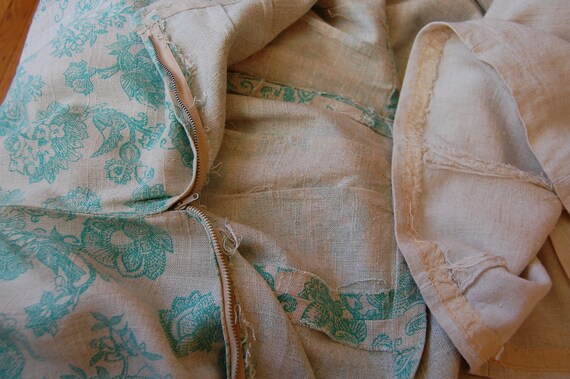 40s Linen 3 Piece Skirt Suit w Aqua Floral Design… - image 9
