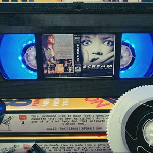 Lámpara VHS Scream: Decoración de películas retro hecha a mano