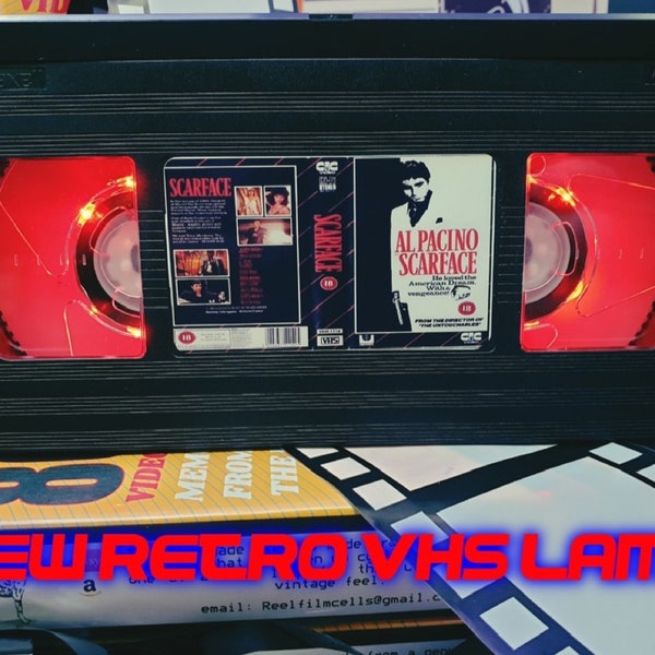 Lampe VHS rétro, SCARFACE Al Pacino, qualité supérieure ! Cadeau incroyable pour tout fan de cinéma, idées d'hommes des cavernes ou choisissez votre propre film