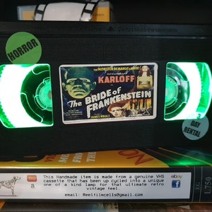 Retro VHS Lampe, Frankensteins Braut! Tolle Geschenkidee für jeden Filmfan, Manneshöhle oder Geburtstagsgeschenk
