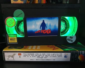 Lampa retro VHS, Mgła, najwyższej jakości niesamowity prezent dla każdego fana filmów, pomysły na męską jaskinię lub wybierz swój własny film