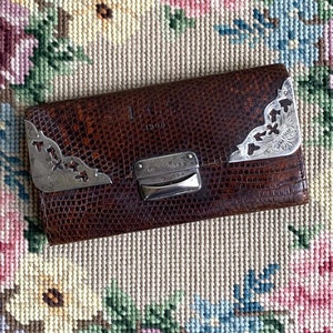 Monedero victoriano de cuero con monturas de plata de ley y numerosos compartimentos / estampado con iniciales ICS 1900