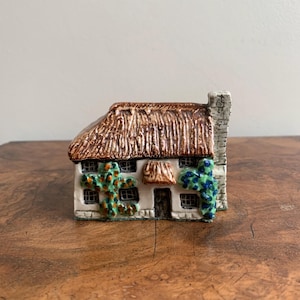 Tey Pottery Cob Cottage | Countryside Collection No. 32 | Britain in Miniature Series