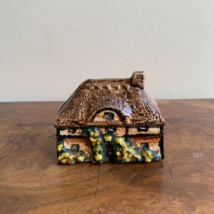 Tey Pottery New Forest Cottage | Countryside Collection No. 30 | Britain in Miniature Series