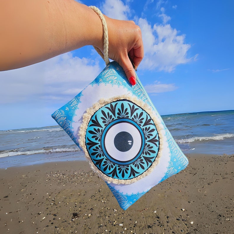 Custodia Boho con design EVIL EYE Borsa per trucco tribale Boho floreale azzurro con cerniera Borsa da viaggio per bikini da spiaggia, regalo greco immagine 1