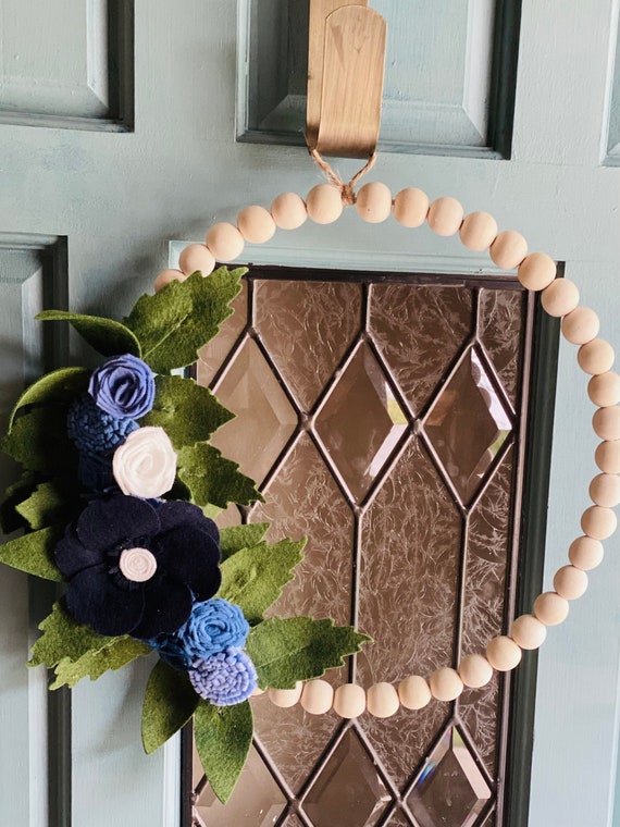 Wood bead wreath with felt flowers/Wall Hanger/Door Hanger/