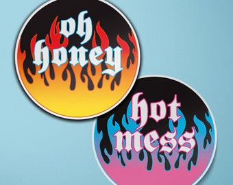 Set van 2 vlamstickers | Oh schat | Hete puinhoop | Citaten | Skateboard | Bagagestickers | Vlammen | Stickerpakket