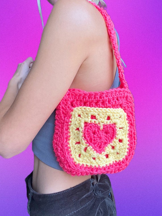 Heart tote bag in process : r/crochet