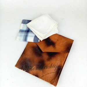Porta fazzoletti vintage in finta pelle marmorizzata marrone, anni '30, 18 cm x 16,5 cm