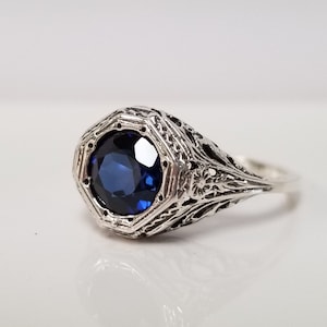 Antique Sapphire Ring // Solid Sterling Silver. Vintage Sapphire Solitaire Ring. Estate Jewelry Filigree. Flower filigree. Holiday Sale