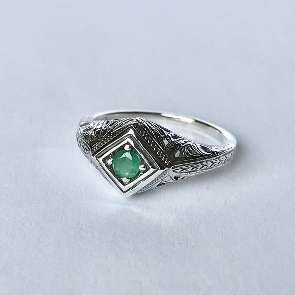 Vintage Emerald Ring // 925 Solid Sterling Silver. Retro Art Deco Rings. Antique filigree. Mid Century Modern Ring.  Art Deco Labor Day Sale