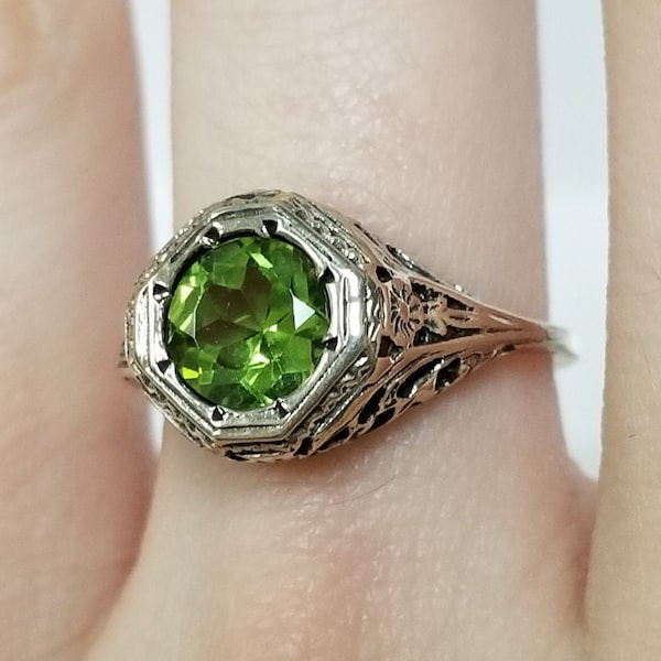 Antique Peridot Ring - Etsy