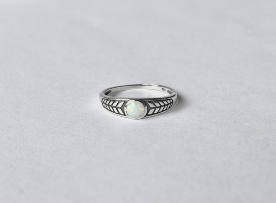 Vintage Opal Ring // Solid Sterling Silver. Retro… - image 1