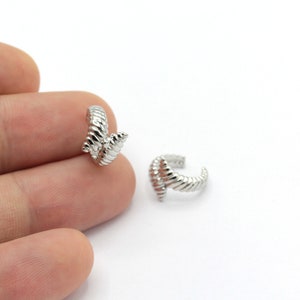 Manguitos plateados plateados, manguito de oreja retorcido, manguito de oreja delicado, manguito de la oreja del aro, manguito de la oreja no perforado, ( 13 mm ) EAR-203