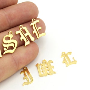 Engels Letter Charms, 24k glanzend vergulde letter charms, ketting hanger, alfabet letter charme, (17x10mm) GLD-466