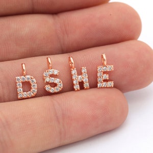 1 pieza de dijes de letras, dijes de letras chapados en oro rosa, colgante de collar, dije de letra del alfabeto, (5 x 11 mm) RSGLD-179