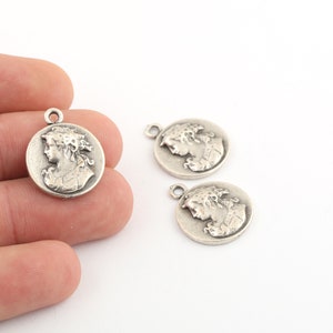 19x24mm Ciondolo Elizabeth in argento antico, ciondolo Queen Elizabeth, collana medaglione, ciondoli Elizabeth, ciondoli medaglione inglese, ANT-29