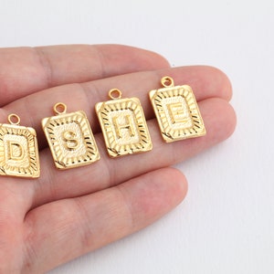 Dijes de letras chapados en oro brillante de 24 k de 15 x 24 mm, dijes de letras del alfabeto, dijes iniciales, mini letras, accesorios chapados en oro - (15 x 24) - GLD-227