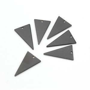 6 Pcs Black Plated Triangle Charms ,Stamping Tag , Tiny Necklace Triangle ( 13x22mm )-BLK-57