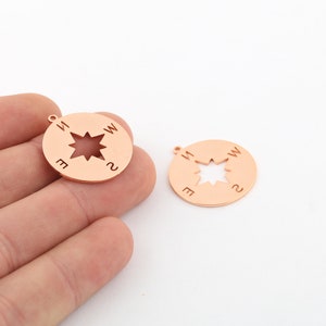 Joyería brújula chapada en oro rosa de 25x28 mm, collar de medallón de brújula, amuletos de collar de brújula de estrella del norte, colgante de brújula, RSGLD-388