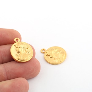 19x24mm Matt Gold Elizabeth Pendant, Queen Elizabeth Pendant, Medallion Necklace, Elizabeth Charms, English Medallion, MTGLD-133