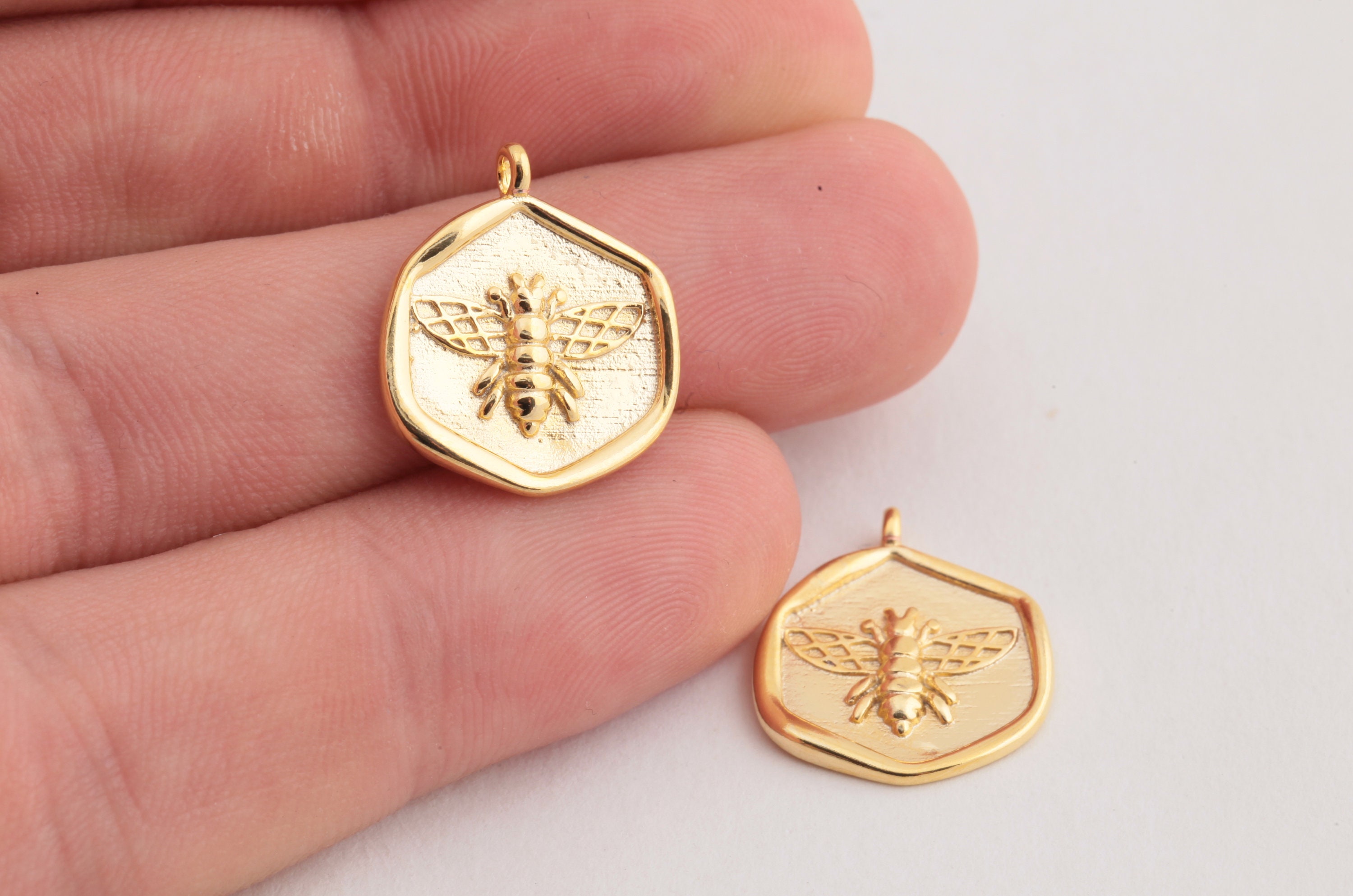 Gold Bee Charm, Shiny Gold Bee Pendant, Gold Bee Jewelry, Bee Jewelry Gift,  Beautiful Gold Bee, Gold Queen Bee Pendant, Gold Bumblebee Charm 