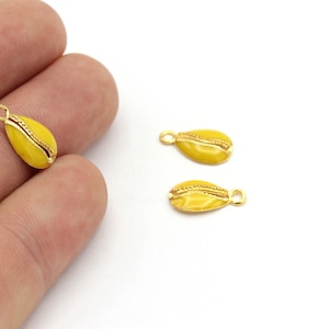 1 Pcs 24k Shiny Gold Plated Cowrie Charms , Colored Shell Pendant, Cowrie Necklace, Small Gold Cowrie, Boho Charms, ( 8x15mm ) , GLD-586