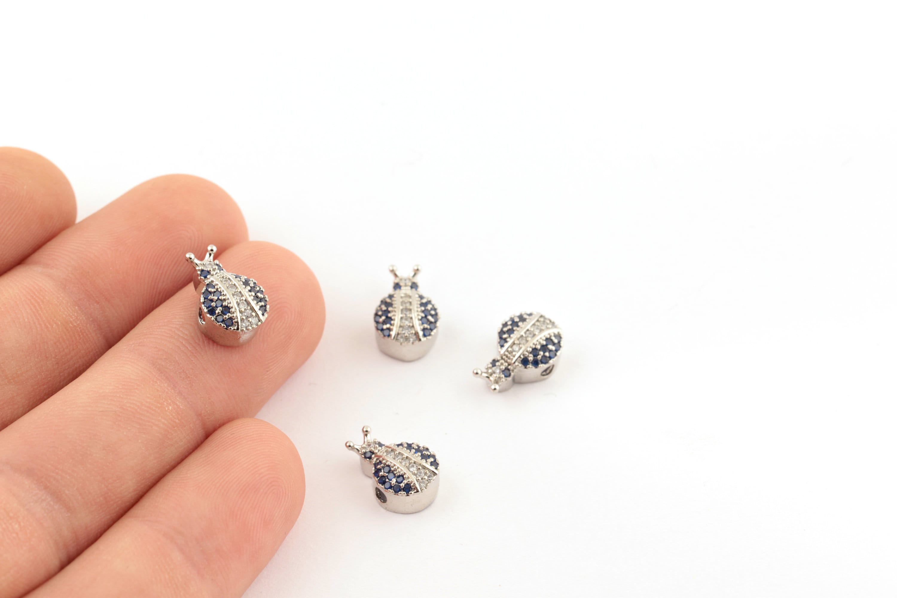 8 x 13 mm ロジウムメッキジルコニアてんとう虫、てんとう虫