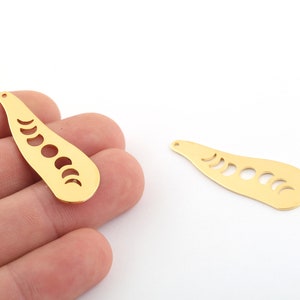 2 piezas 14x43mm 24K brillante chapado en oro gota luna fase encantos, colgante de fase lunar, amuletos de pendientes de gota, amuletos chapados en oro, fase lunar, GLD-921