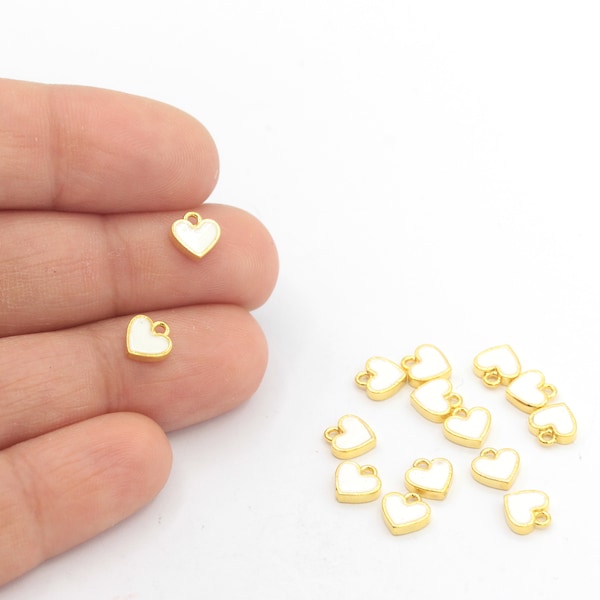 6 mm 24k Shiny Gold Heart, Pendentif émaillé blanc, Mini Hearts Charms, Pendentif Coeur, Pendentif Tiny Hearts, Trouvailles plaquées or GLD-777