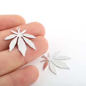 1 piezas 28x29mm Rhodium Plated Marijuana Leaf Charms, Leaf Pendant, Sycamore Leaf Charms, Leaf Charm, Mini Leaf Pendant, SLVR-379