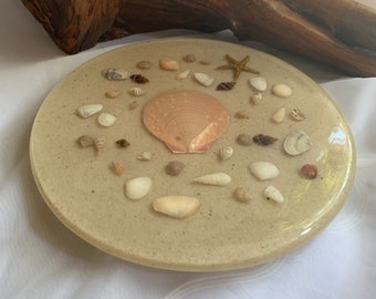 Vintage Round/Footed Lucite/Seashell Trivet/Hot Plate/Pot Holder