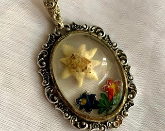 Vintage Silver Tone Real Edelweiss Pressed/Encased Floral Pendant