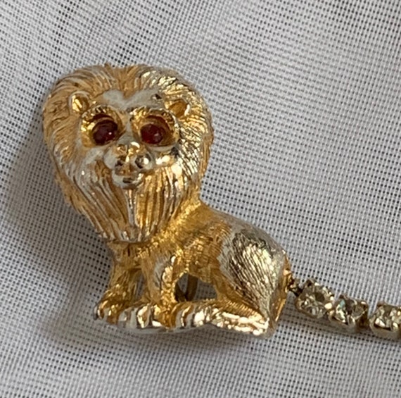 Vintage Small Gold Tone Lion Pin/Brooch with Red … - image 7
