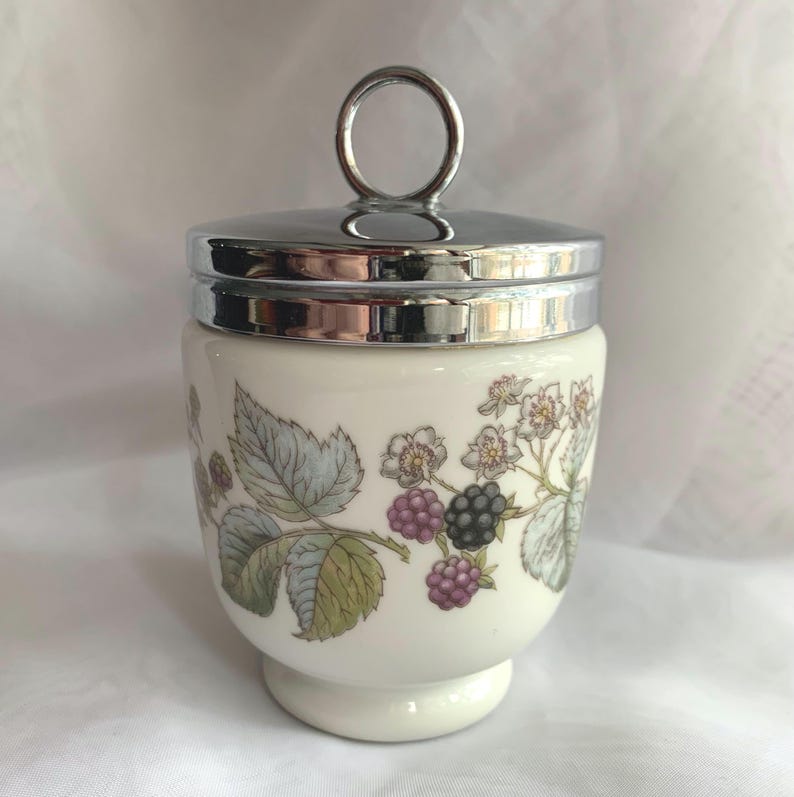 Vintage Royal Worcester Fine Porcelain Egg Coddler, made in England. Blackberries Pattern. Bild 1