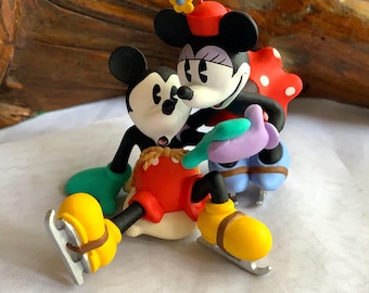 Recuerdo vintage de Hallmark, 1997, nuevo par de patines/adorno de Mickey y compañía