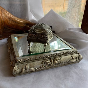 Vintage Small Ornate Silver Tone Square Raised/Relief Resin Bevelled Wall Mirror afbeelding 7