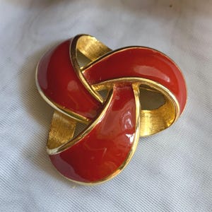 Vintage Gold Tone Red Enamel Knot/Infinity Knot Brooch