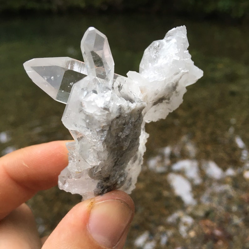 DIAMOND WINDOW CRYSTAL Bathroom Decor Crystal Collection Raw Stones Arkansas Clear Quartz Cluster Gifts for Women Healing Stones
