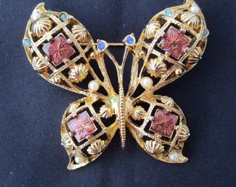 Vintage Avon Butterfly Brooch: Gold-Tone collectible Filigree Pin