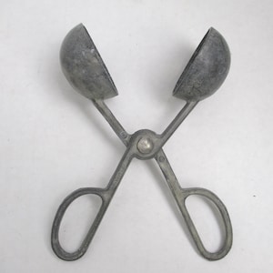 Vintage Aluminum Meatball/Melon Baller: Retro Kitchen Tool