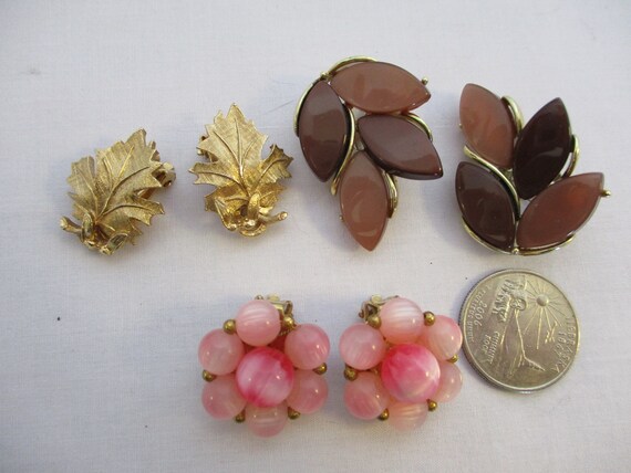 Vintage Lot of  Lisner Clip On Earrings - image 3