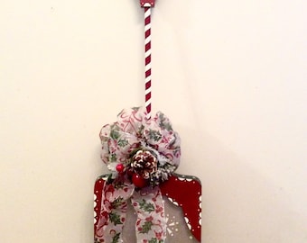 Holiday Shovel