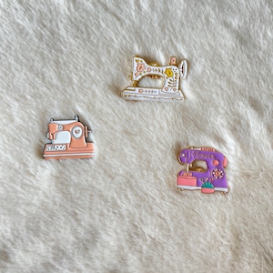 Enamel sewing pin. sewing machine pin,  sewing machine brooch
