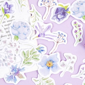 Bloemen stickers, bloemetjes stickers, paarse stickertjes, journal notebook scrapbooking stickers. 45 stuks. paarse bloemetjes
