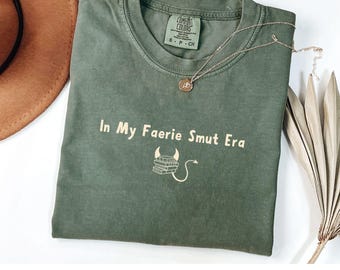 Comfort Colors™ Hot Girl Read Smut Book Lover T-shirt, Minimalist Bookworm Shirt, Smut Book Lovers Gift, Bookish Shirt, Smut Book Lovers