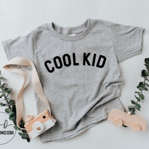 Chemise Cool Kid, T-shirt enfants, Tee-shirt Cool Kid, T-shirt, T-shirt pour enfants , Trendy Kids Tees, Retro Kids Shirt, Baby Pregnancy Announcement