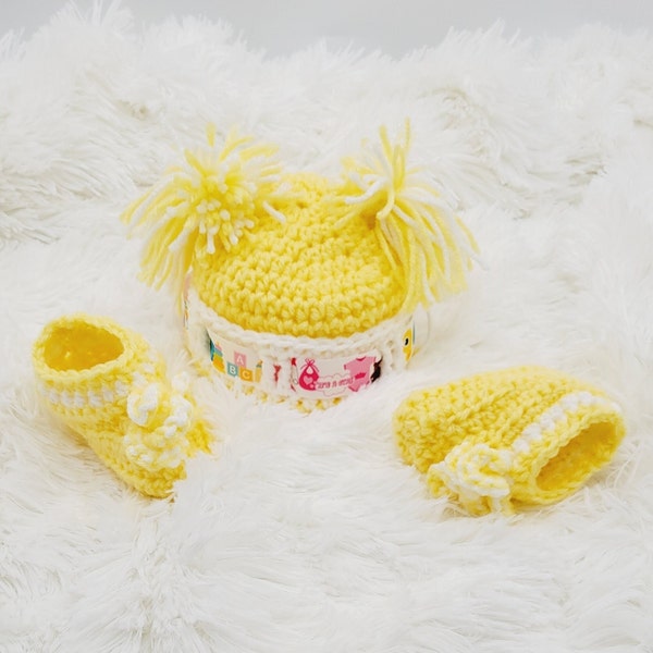 Yellow Baby Girl Beanie & Booties, New baby gift set, One of a Kind Crochet Hat, Newborn girl outfit, Gift for new mom, Baby clothes