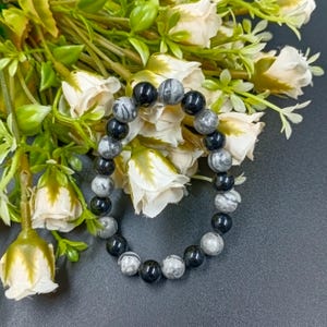 Handgefertigtes Armband aus schwarzem Onyx und Jaspis - Stretcharmband für Stressabbau, Fokus und innere Ruhe, perfektes Geschenk für Frauen/Männer