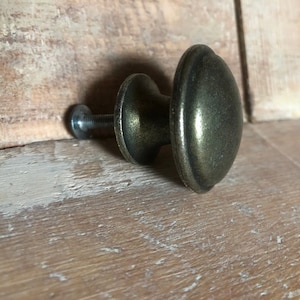 Vintage ijzeren kast trekken